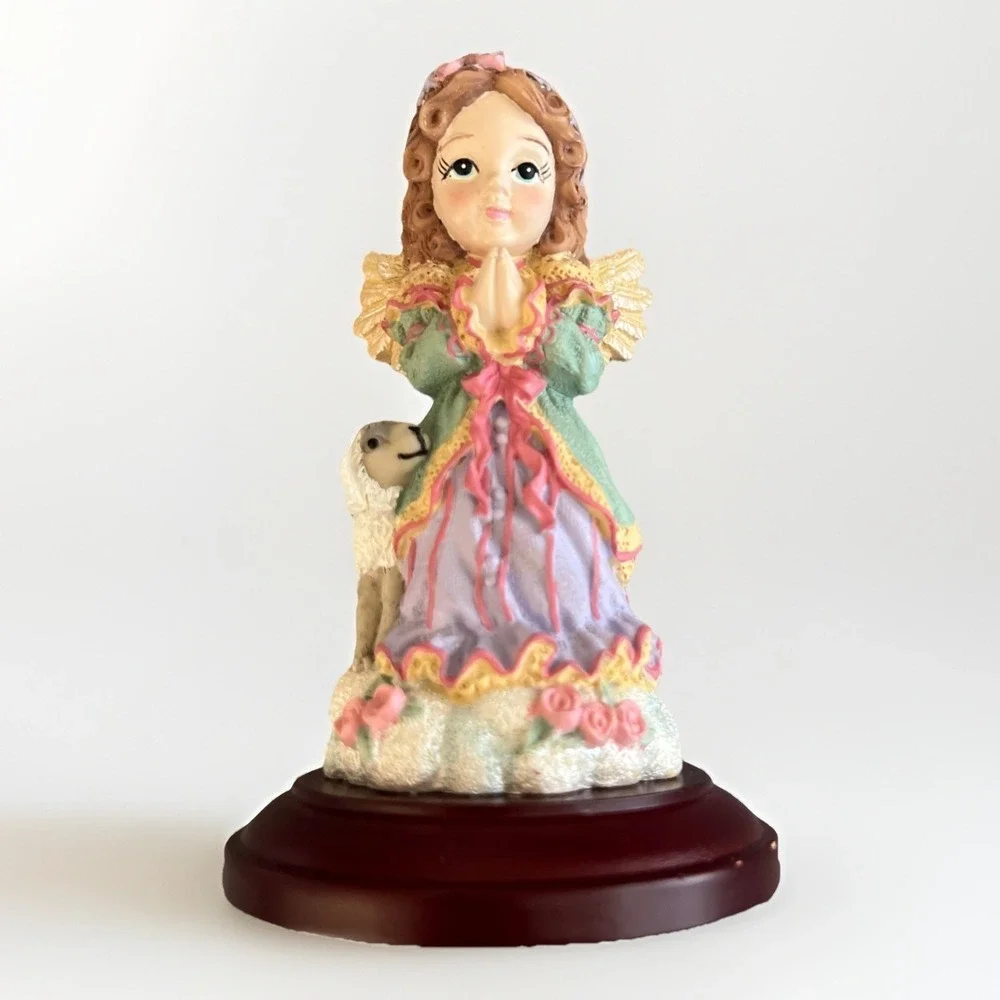 Christmas Around the World The Praying Angel w/Lamb on Wood Base New Vintage 99